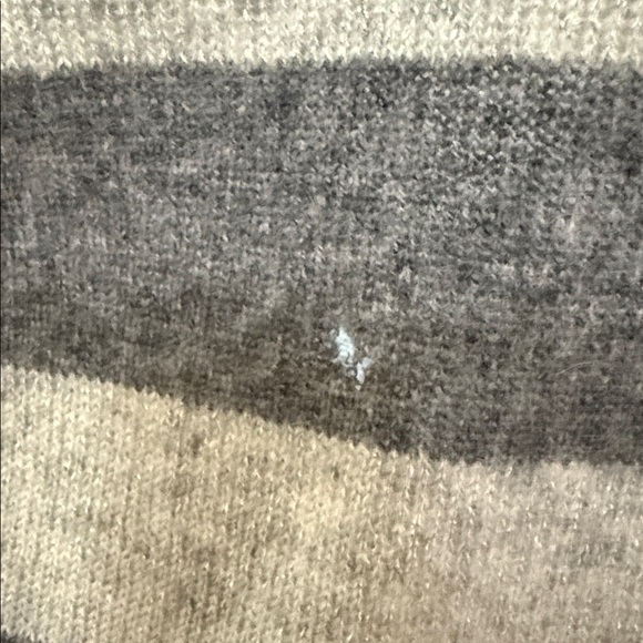 Equipment Femme Gray V-Neck Cashmere Blend Sweater - Picture 5 of 5